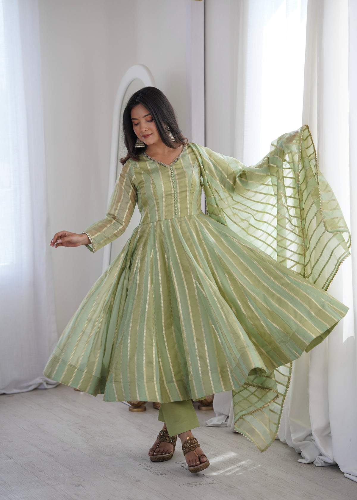 Royal Mirror Lace Viscose Jacquard Gown Set – Real Modelling Party Wear