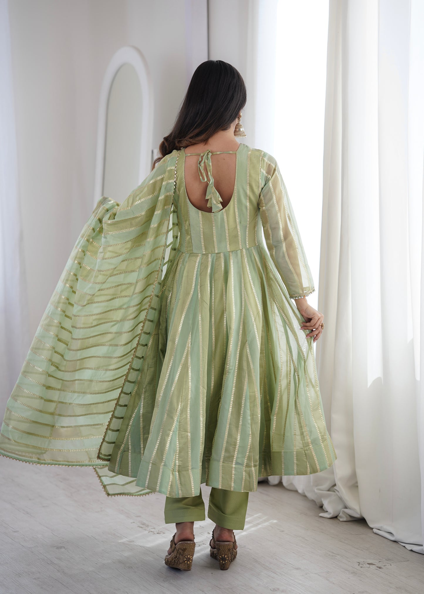 Royal Mirror Lace Viscose Jacquard Gown Set – Real Modelling Party Wear