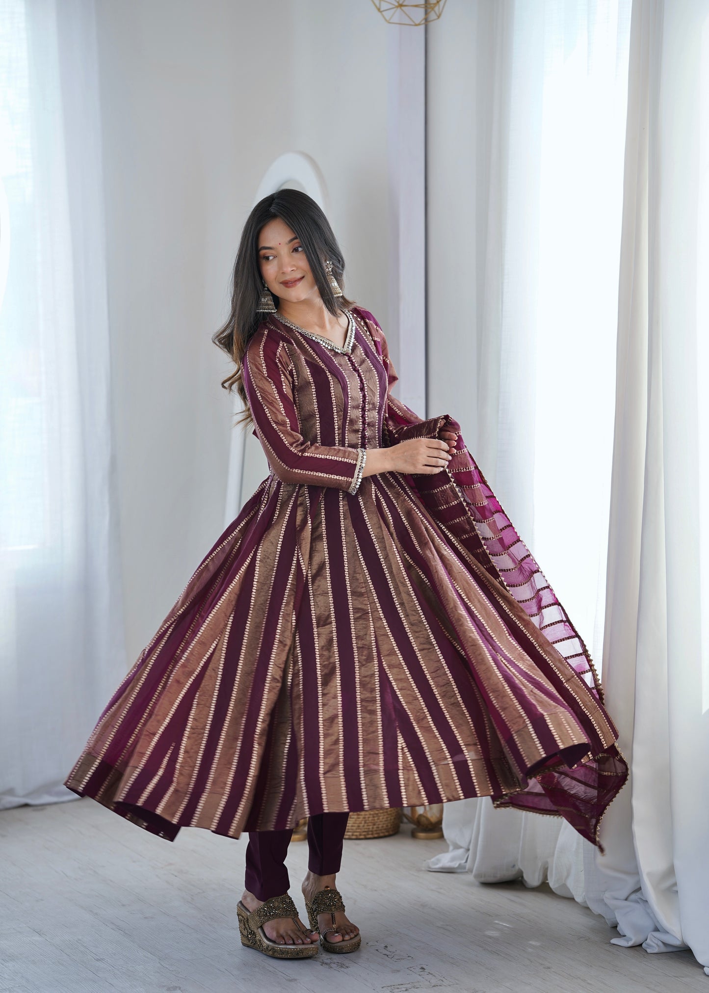 Royal Mirror Lace Viscose Jacquard Gown Set – Real Modelling Party Wear