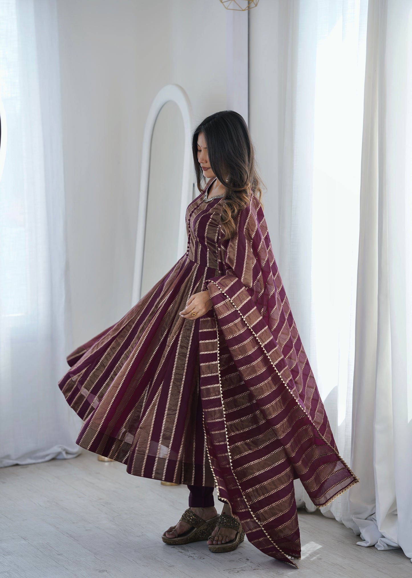 Royal Mirror Lace Viscose Jacquard Gown Set – Real Modelling Party Wear