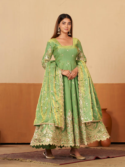 HEAVY JELLY SHIMMER SILK EMBROIDERED GOWN SET