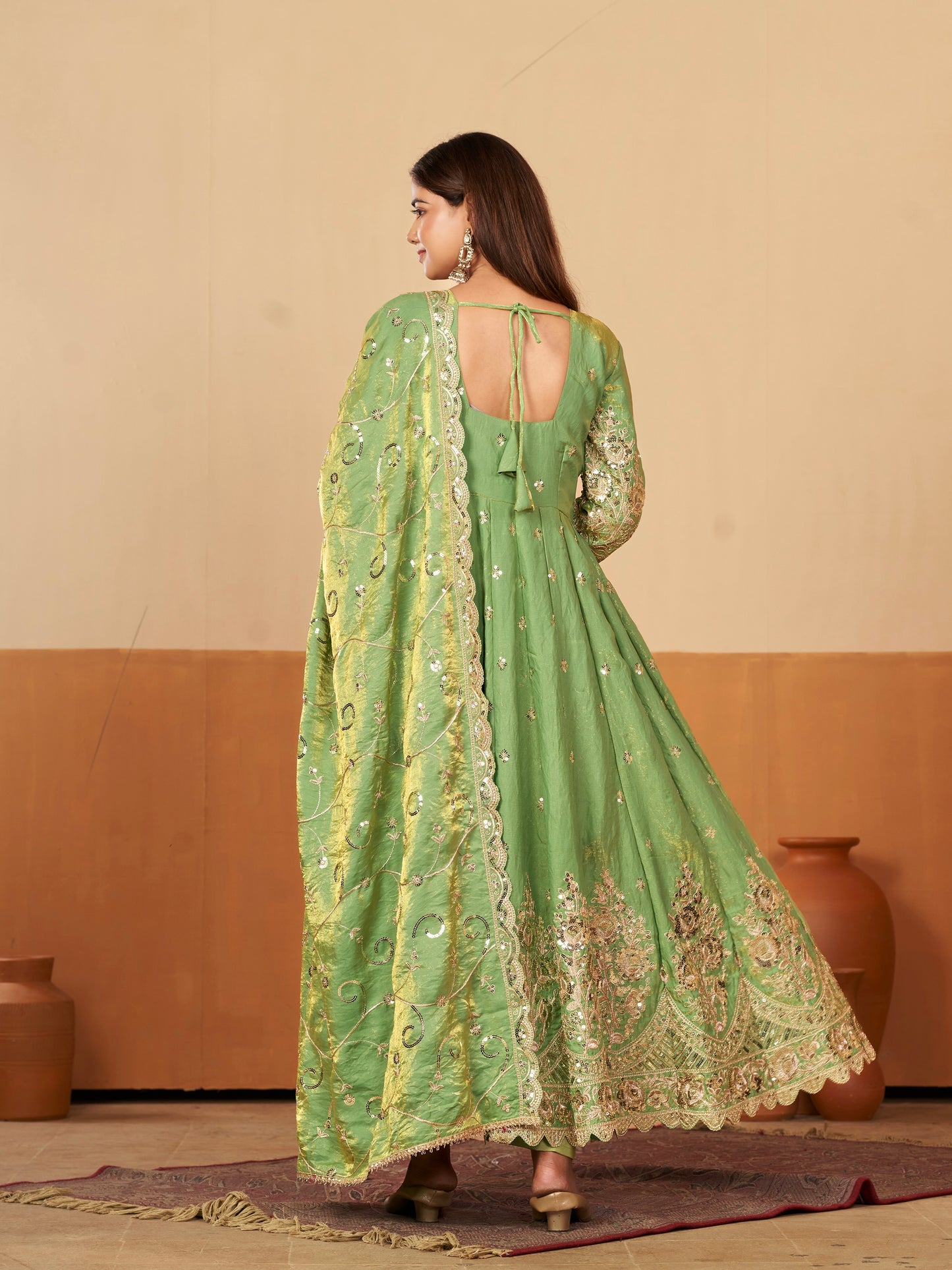 HEAVY JELLY SHIMMER SILK EMBROIDERED GOWN SET