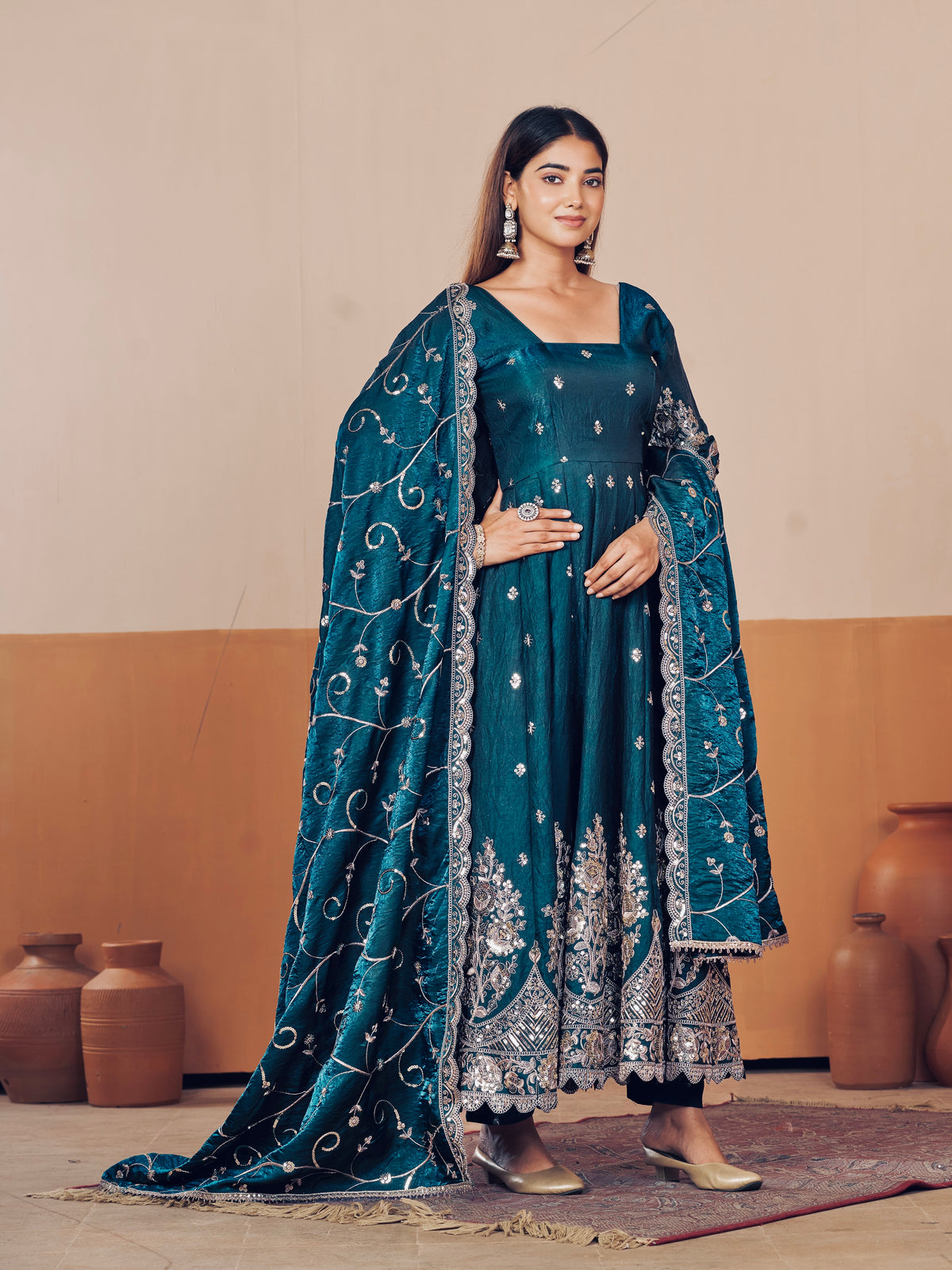 HEAVY JELLY SHIMMER SILK EMBROIDERED GOWN SET