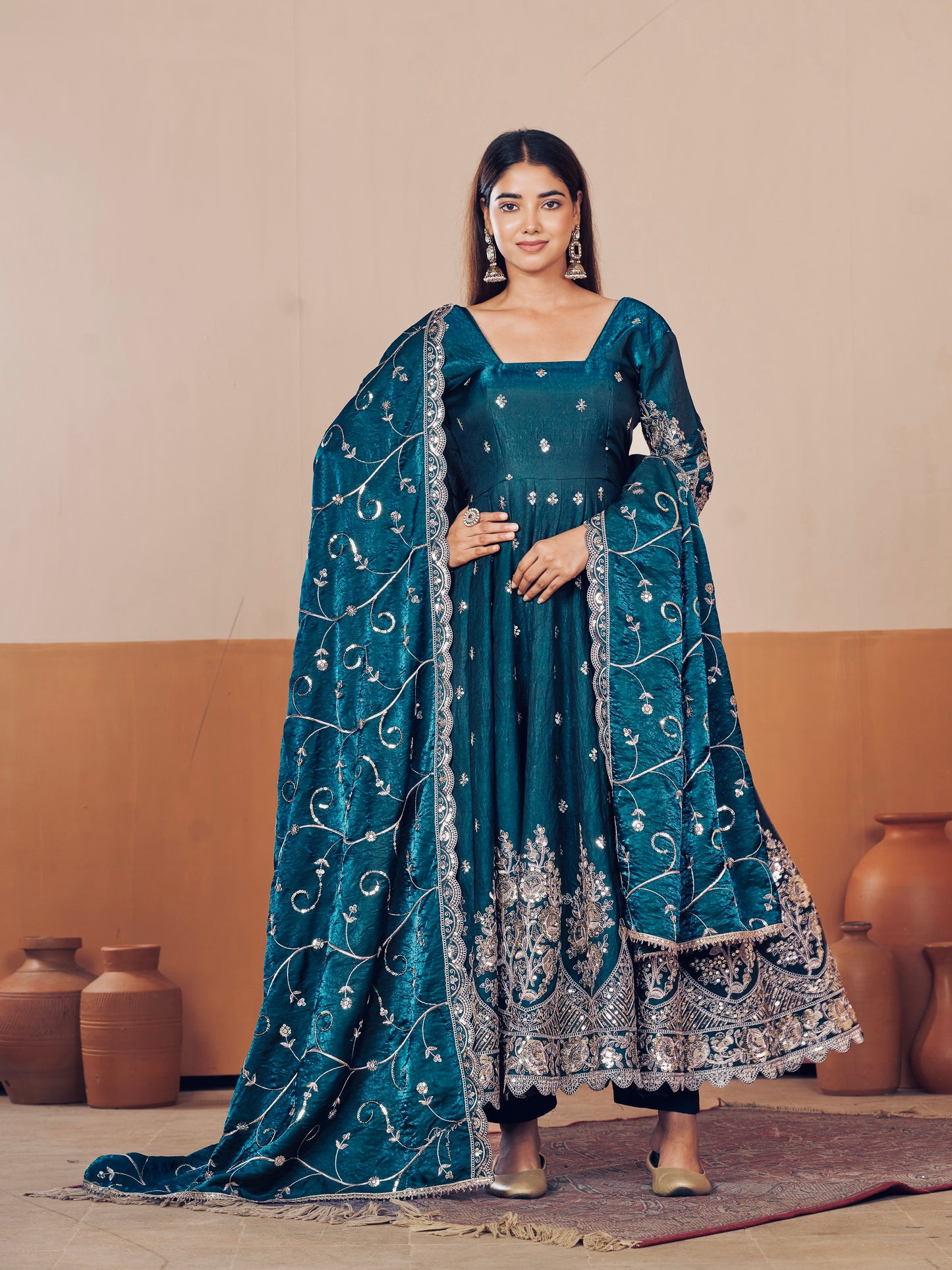 HEAVY JELLY SHIMMER SILK EMBROIDERED GOWN SET