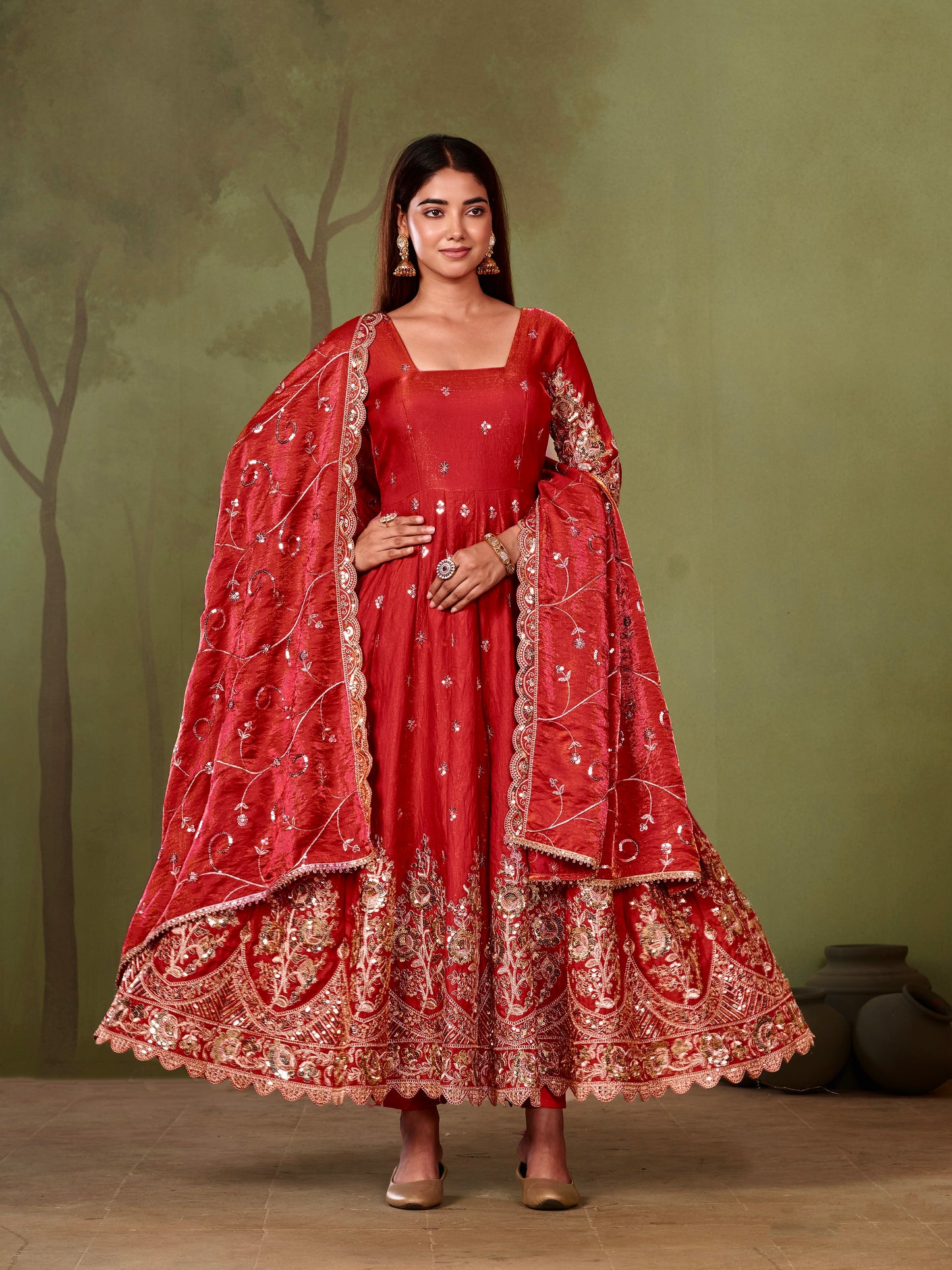 HEAVY JELLY SHIMMER SILK EMBROIDERED GOWN SET