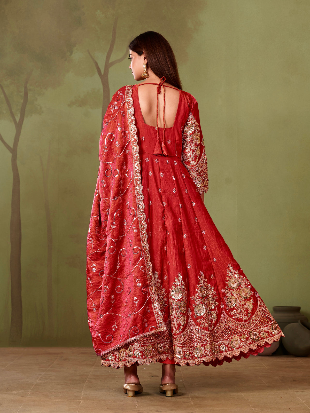 HEAVY JELLY SHIMMER SILK EMBROIDERED GOWN SET