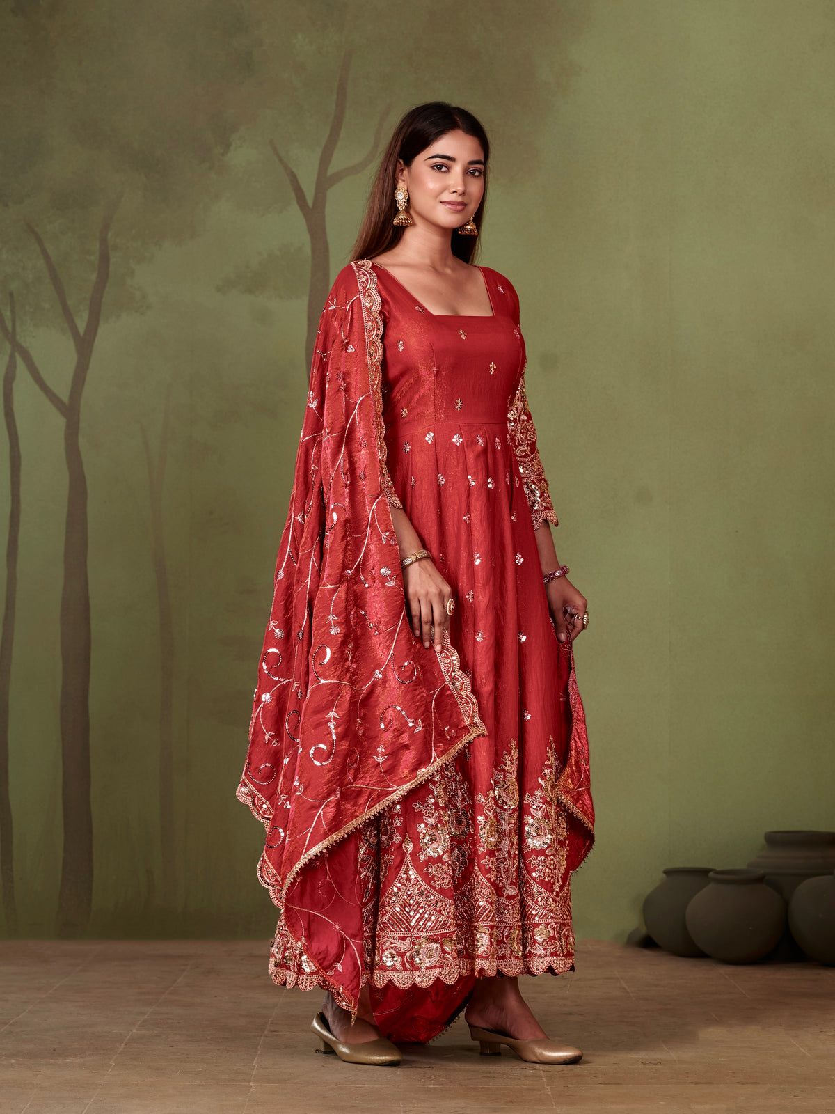 HEAVY JELLY SHIMMER SILK EMBROIDERED GOWN SET