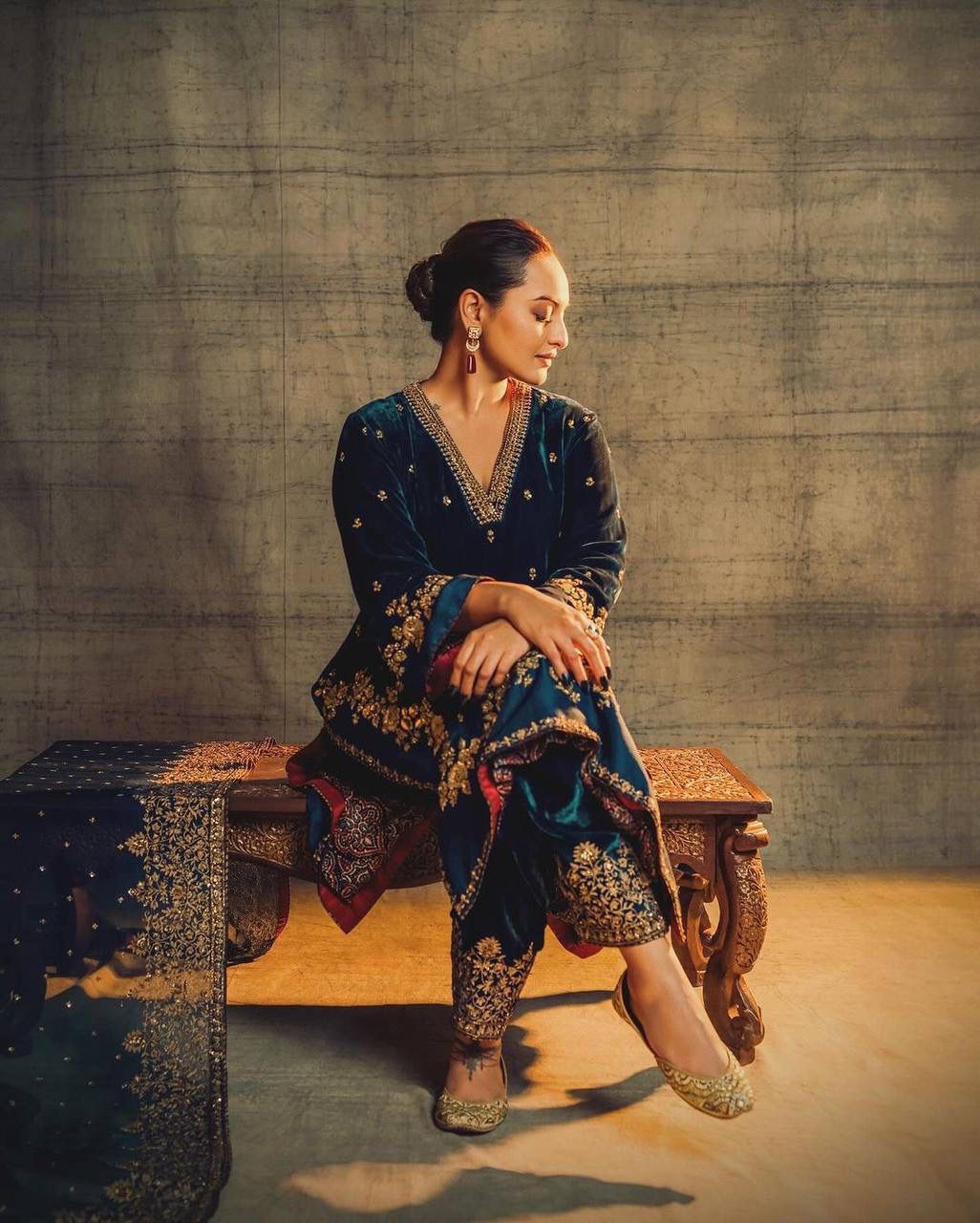 Sonakshi Rama Velvet Designer Suit Set 💚✨