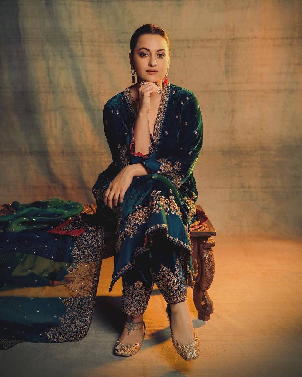 Sonakshi Rama Velvet Designer Suit Set 💚✨
